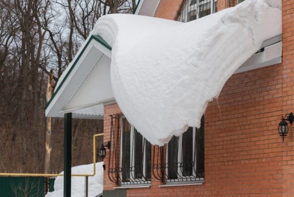 How to remove snow from roof