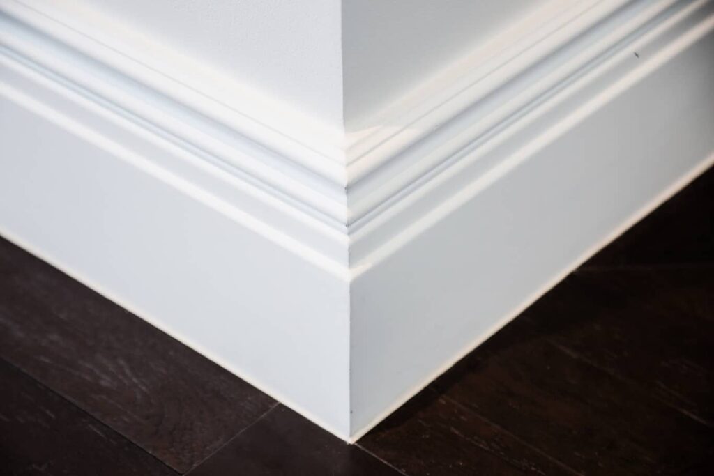 How to fill gap deals between baseboard and floor